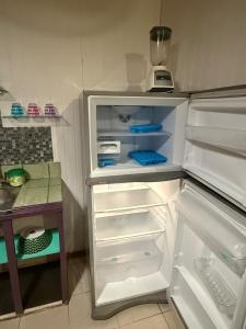 Air conditioned home with full kitchen, TV and parking