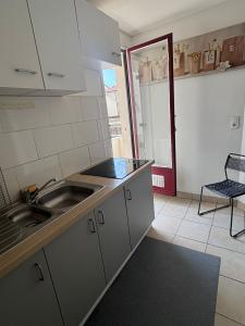 Chambre avec salle de bain privée, MOULIN ROUGE, 20 min de Paris APPARTEMENT COMMUN