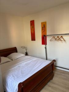 Chambre avec salle de bain privée, MOULIN ROUGE, 20 min de Paris APPARTEMENT COMMUN