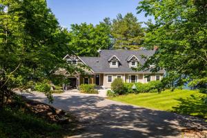 Extensive private luxury property - sleeps 25