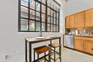 Brooklyn Style Loft l DT l Parking l Cafe