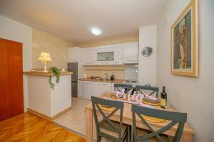 Mia Apartment, City Center Bar