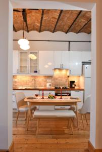 Charming Flat Retro Design AC Galata