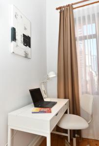 Charming Flat Retro Design AC Galata