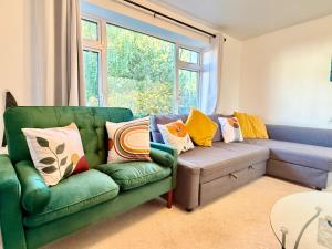 3-Bedroom spacious House, Private garden, Prime location, WiFi, Netflix