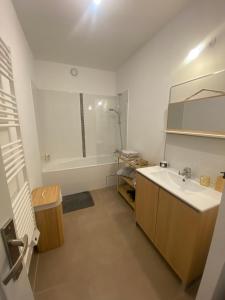Appartements Appartement T3 situe au calme dans la pinede : photos des chambres