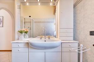 GOLDEN LUXE - Crispi Apartment in Lido di Camaiore