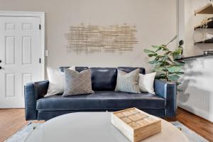 Luxury 4-BR with Free Parking in Heart of DC - Steps to Metro