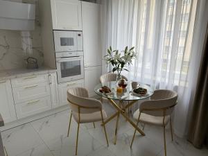 Studio Szczepaniaka, Baseny Tropikalne