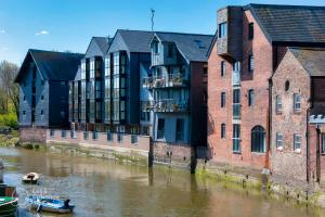 Elegant Apartment in Historic Georgian Townhouse