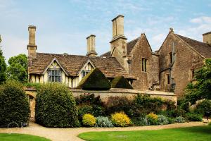 Elegant Apartment in Historic Georgian Townhouse