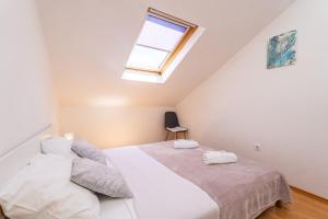 RITA - Charming 2-Bedroom Apartment with sea view, Slano