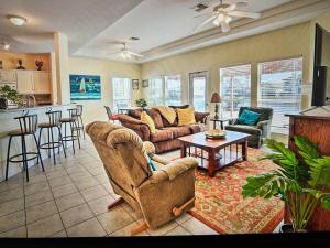 Waterfront house for snowbirds or sunbirds