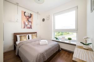 Saska with Lake View Apartment by BookingHost