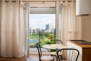 Saska with Lake View Apartment by BookingHost