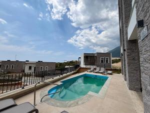 Turquoise Poolside Thymus Resort 34-1 - 4hvězdičkové hotely ve městě Dhërmi