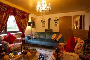 Stilvolles und Kunstvolles Retreat Apartment mit 400qm Garten & Massage und Ayurveda