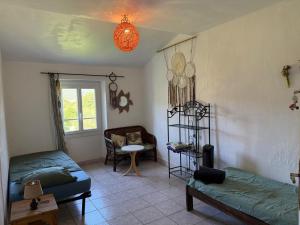 Maisons d'hotes hOMe-Shanti Galamus -- Relais Rando - velo - moto : Chambre Lits Jumeaux