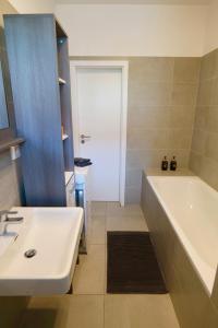 City Paradise-AC&Balcony