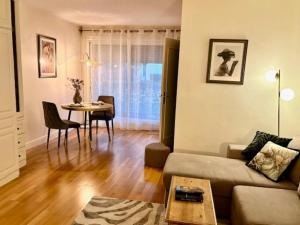 Lécrin du 12- Studio élégant sur jardin avec parking