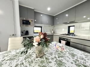 Sun-filled Apt w Stunning Open Views of Park&City