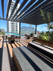 Elegante loft apartment Paseo Santa Lucia king size bed, alberca, gym, parking, kids club