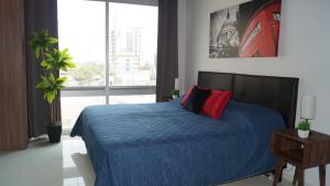 Elegante loft apartment Paseo Santa Lucia king size bed, alberca, gym, parking, kids club