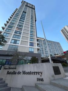 Elegante loft apartment Paseo Santa Lucia king size bed, alberca, gym, parking, kids club