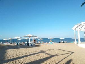 Selena Bay Luxury Sea View 1BR Apartment, Private Beach and Pool