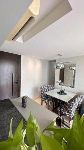 Apto Confortável Próximo ao Shopping e Mangueirao