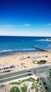 Apart Lena 3 amb Edificio Almería I con cochera frente a la playa
