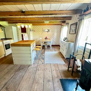 Visthuset, historical cottage at Långnäs Manor