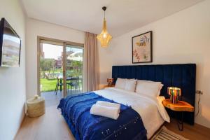 Vue Piscine et Golf Luxueux rez de jardin