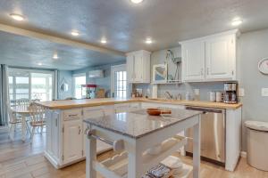 Porch and Deck Cliff View Haven Rocky Mount Gem