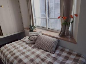 Nakajima501 1stop to Susukino, next to Nakajima Park, in a quiet residential neighborhood, accommodates 2 people