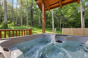 Peek A Boo Cabins: Cozy Cabin