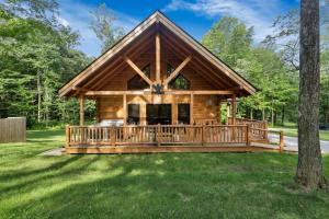 Peek A Boo Cabins: Cozy Cabin
