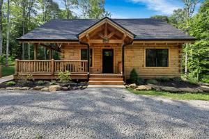 Peek A Boo Cabins: Cozy Cabin