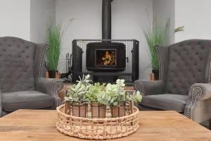 Wine Stop Quarters Pool, Tour, Pickup Wineries