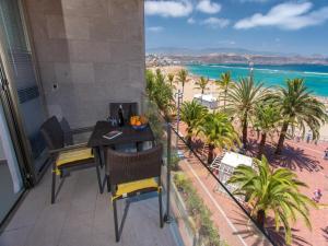 Apartment in Las Palmas by Playa de Las Canteras