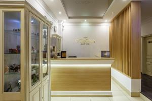 Corona Hotel & Apartments