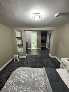 Private Studio Retreat & WiFi & HD TV & Near Town Center