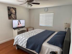 Charming 3 Bedroom Farmhouse Retreat with Open Deck