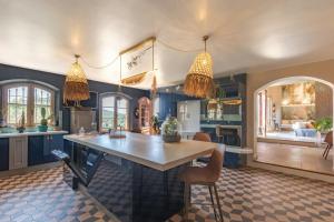 Provençal Mas With Pool In Carqueiranne