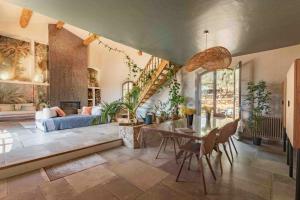 Provençal Mas With Pool In Carqueiranne