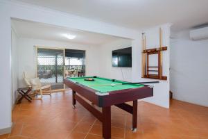 The Lake House - Waterfront Haven with Granny Flat