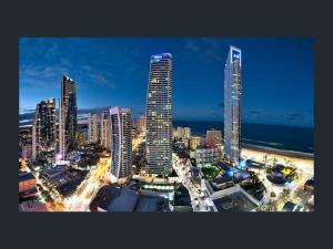 5 star 3 Bedroom Apt on Surfers Paradise Beach, Ocean views from every room
