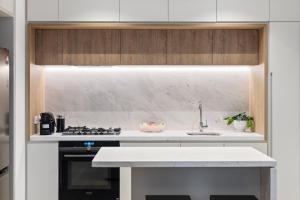 Executive 1BR and Study Ritz-Carlton Heated Pool Sauna Steam Gym