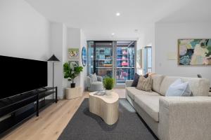 Executive 1BR and Study Ritz-Carlton Heated Pool Sauna Steam Gym