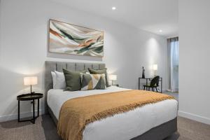 High-End with huge outdoor deck, Heated Pool, Gym,